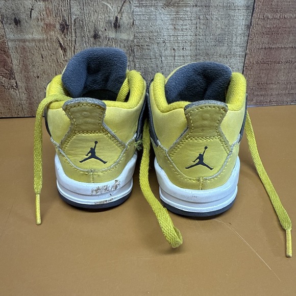Nike Air Jordan Retro 4 Boys Size 7C Yellow Athletic Shoes Sneakers BQ7670-700 - Picture 5 of 13